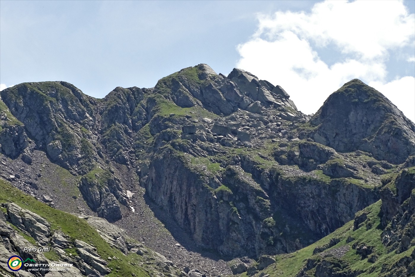 95 Ultimo zoom di saluto alla cima del Ponteranica.JPG